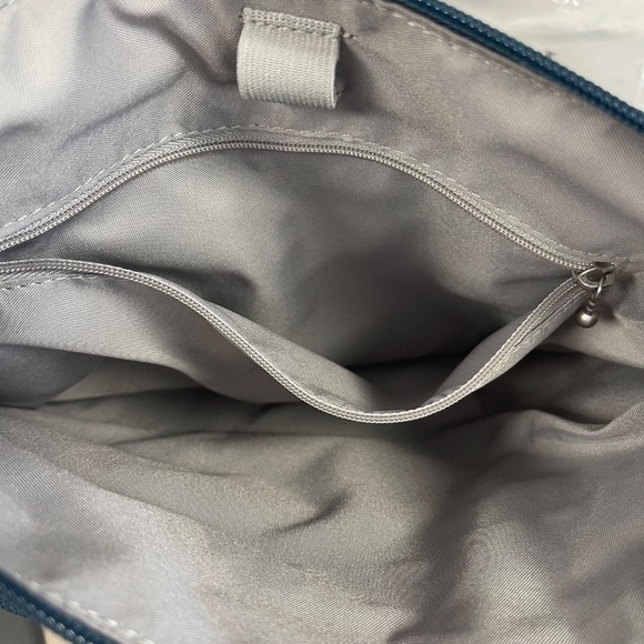 Baggallini Slate Blue Large Joey Crossbody Bag - NWT - Picture 4 of 8